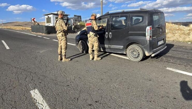 Kars’ta Düzensiz Göçle Mücadele Kapsamında Huzur ve Güven Uygulaması Gerçekleştirildi