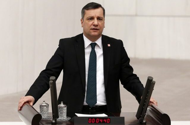 CHP’li Özgür Ceylan’dan Çarpıcı İddia: “130 Bin Mülteci Silah Altına Alınacak mı?”