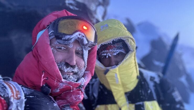 Vanlı Dağcıların Ağrı Dağı Tırmanışı Olumsuz Hava Şartlarına Takıldı