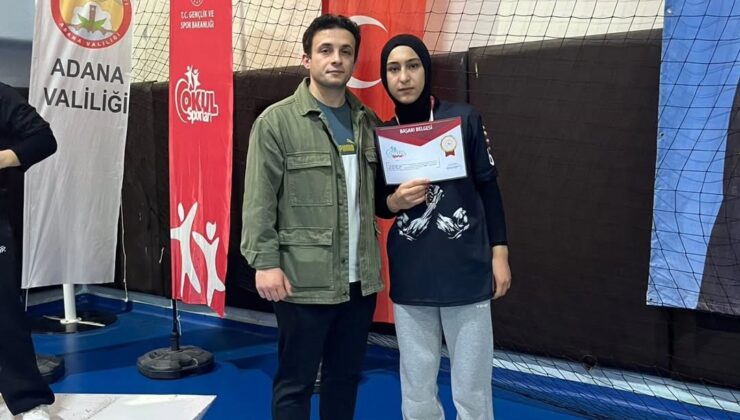 Özalplı Özge Altun Bilek Güreşinde Türkiye Üçüncüsü Oldu