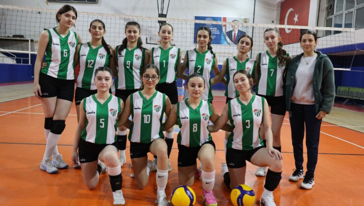 Artvinspor Voleybol Altyapısıyla Parlıyor