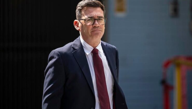 İngiltere’de Devir Teslim: Keir Starmer İstifa Etti, Andy Burnham Yeni Başbakan Oldu