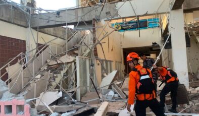Endonezya’daki 7.7 Büyüklüğündeki Depremde Can Kaybı 100’e Yükseldi