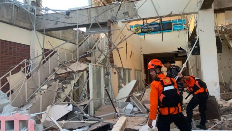 Endonezya’daki 7.7 Büyüklüğündeki Depremde Can Kaybı 100’e Yükseldi