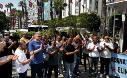 Adana’da servis plakası ihalesi gerginliği: Belediyeye girmek isteyen gruba müdahale