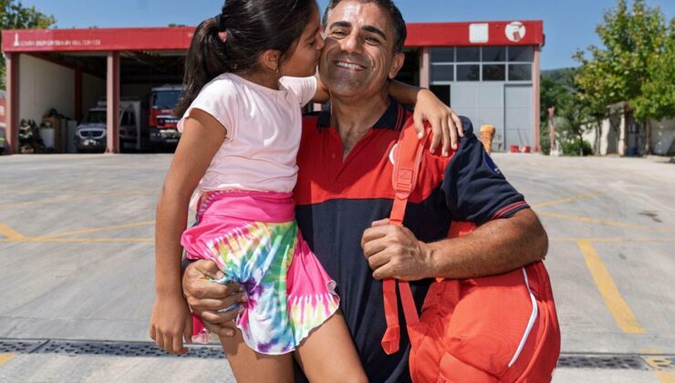 İzmir’de itfaiye eri baba, mesai dışında kızının tenis antrenörlüğünü yapıyor